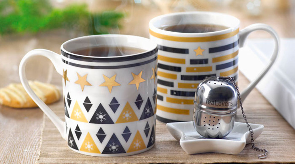 Festive decorated mugs 