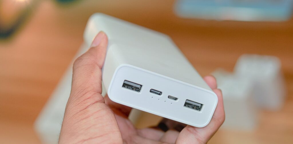 Powerbank with connections