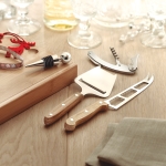 Wine and cheese set for connoisseurs in a bamboo box wood colour second ambient view