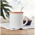 High-quality coffee cup with spoon & bamboo lid, 380 ml white colour ambient view