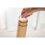 Stainless steel thermos bottle with bamboo finish, 480 ml wood colour ambient view