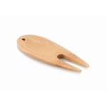 Divot tool in sustainable bamboo for all golf fans wood colour