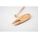 Divot tool in sustainable bamboo for all golf fans wood colour photographic view