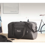 Travel bag made of recycled felt dark grey colour main ambient view