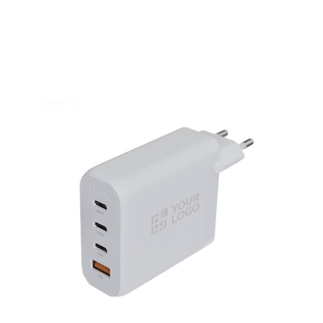 Charger plug with 4 ports and maximum power of 140W